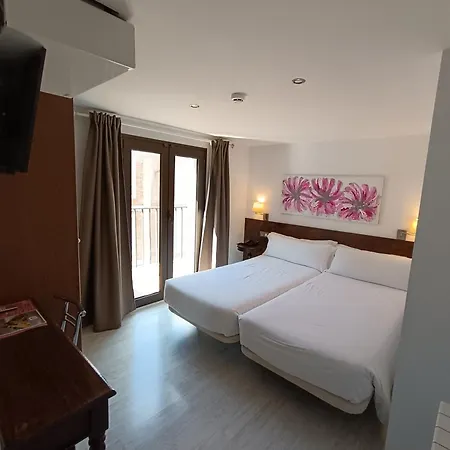 Aston Hotel 3*