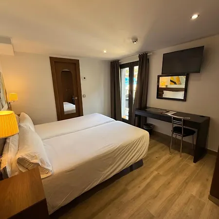 Aston Hotel 3*